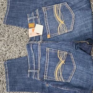 Aura Instantly Slimming Capris